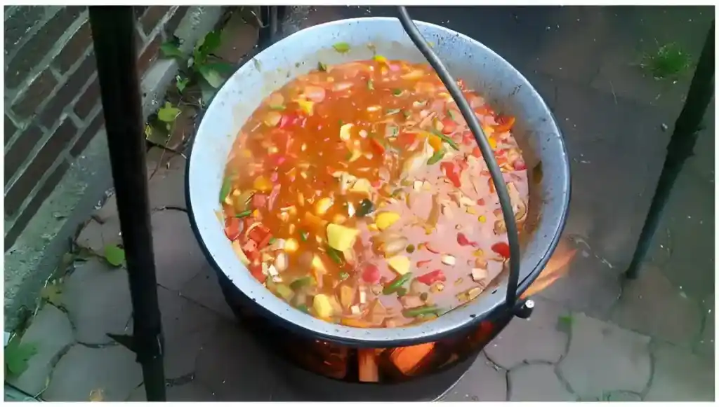 Kesselgulasch ca 30 l alle Zutaten, Ideal für jede Party oder Feier