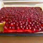 Kirsch Schmand Blechkuchen: Ein Leckerer und Saftiger Genuss