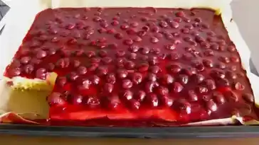 Kirsch Schmand Blechkuchen: Ein Leckerer und Saftiger Genuss