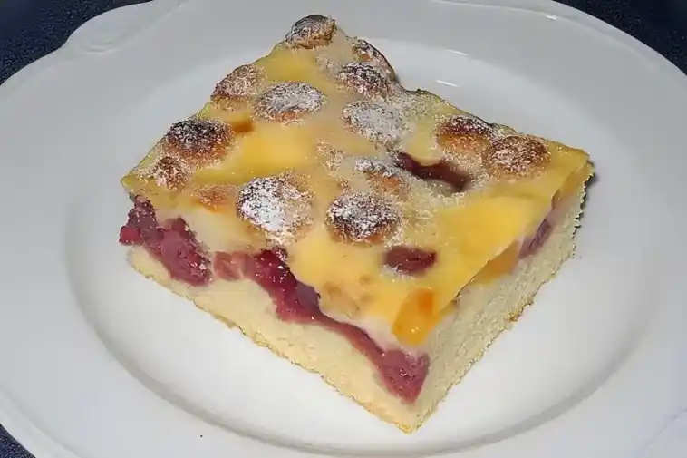 Kirsch – Pfirsich – Blechkuchen mit Amarettini – Schmandguss