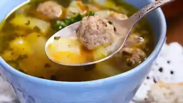 Kohlrabicremesuppe mit Fleischkloschen 4x