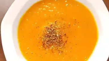 Kürbissuppe mit Ingwer und Kokosmilch