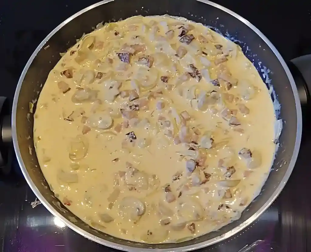 LEBERKÄSE MIT CHAMPIGNON UND ZWIEBEL SOSS