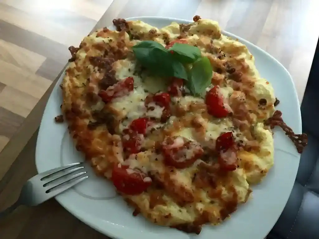 Low Carb Frischkäsepizza mit Lachs