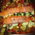 Low Carb Lachs mit mediterranem Ofengemuse und Feta 4x