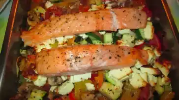 Low Carb Lachs mit mediterranem Ofengemuse und Feta 4x