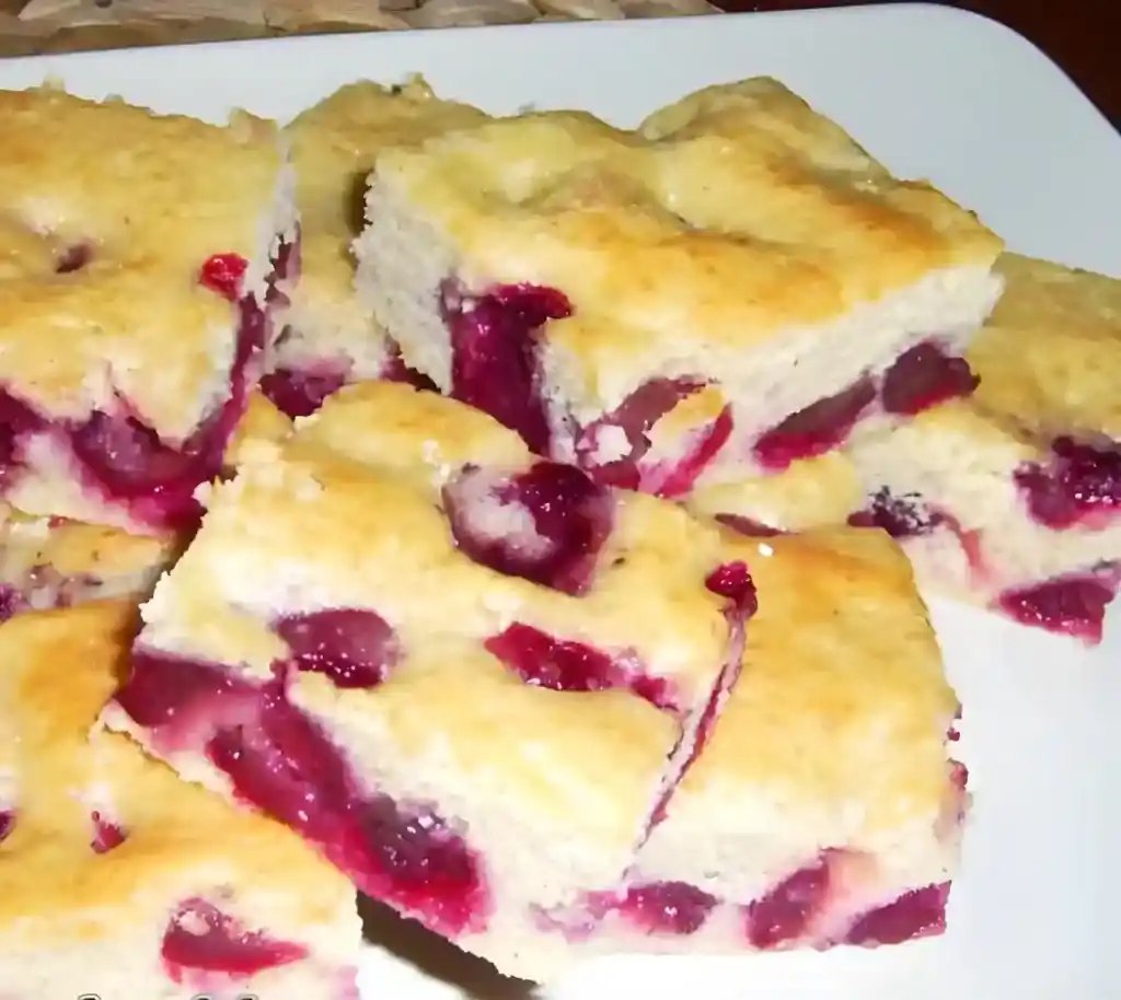 Luftiger Kirschkuchen