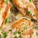 Mediterrane Putenschnitzel mit Zucchini und Feta
