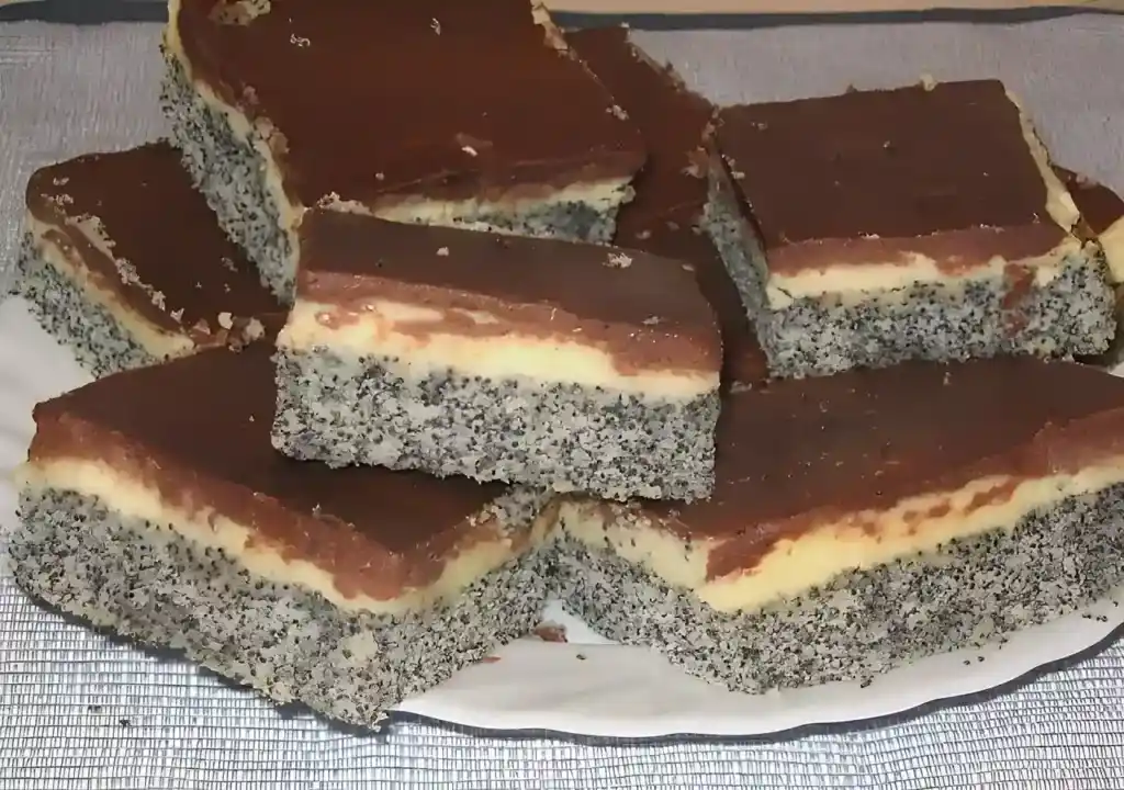 Mohnkuchen mit Vanillecreme und Schoko
