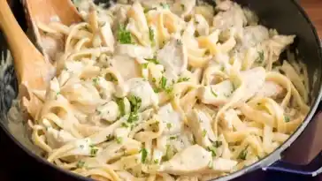Nudeln hähnchen in sahniger käsesoße
