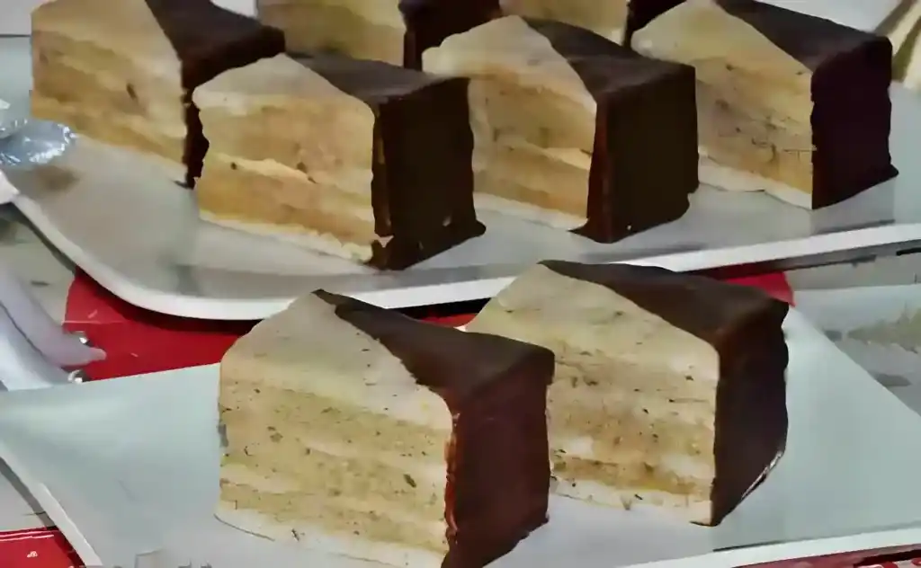 Nussschnitten mit Kaffee-Creme