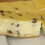 Omas cremiger Schmandkuchen mit Pudding