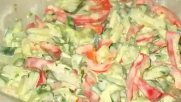 Paprika Gurken Salat mit Joghurt Senf Dressing