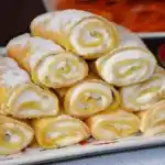 Pfannkuchen gefüllt mit quarkcreme