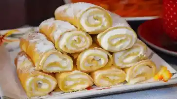 Pfannkuchen gefüllt mit quarkcreme