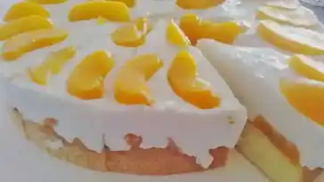 Pfirsich – Joghurt Torte mit Vanillehauch
