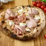Pizza mit Mortadella Pistazien Ricotta und Fior di Latte 4x