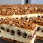 Puddingkuchen mit Schoko-Waffelröllchen
