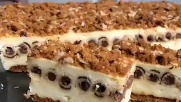 Puddingkuchen mit Schoko-Waffelröllchen