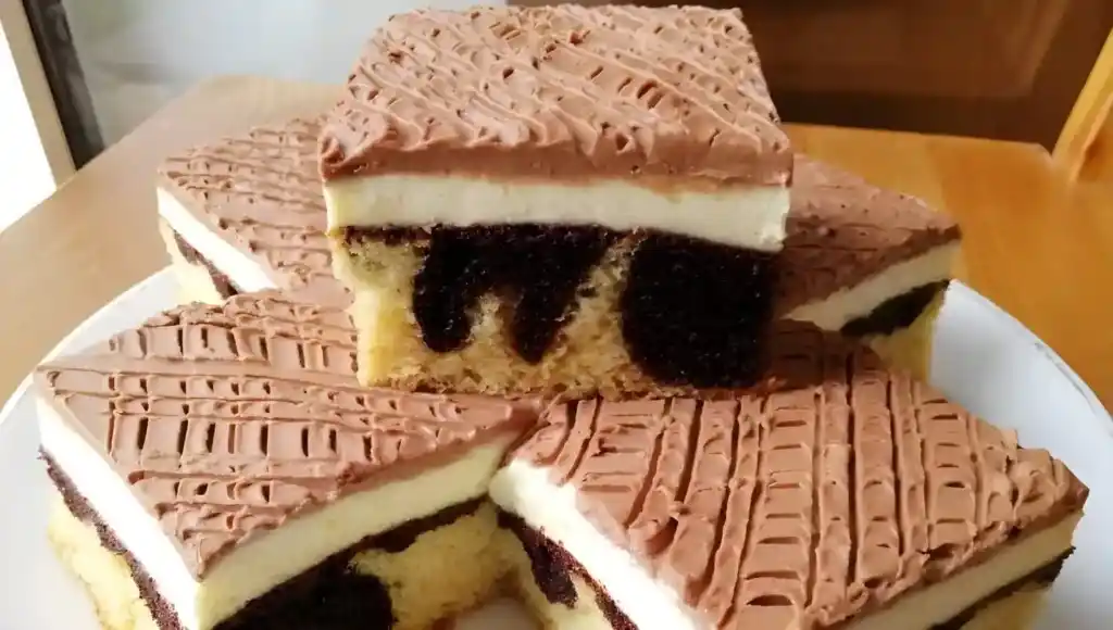Quark-Blechkuchen (Tassenrezept)
