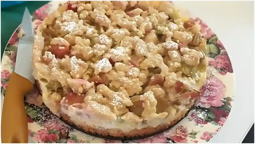 Rhabarberkuchen mit Vanillecreme und Streusel