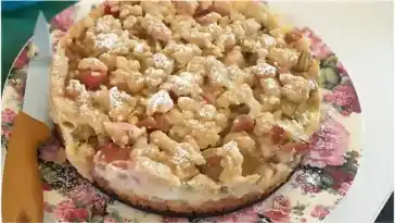 Rhabarberkuchen mit Vanillecreme und Streusel