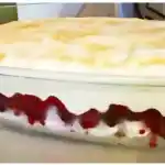 Roter Beerentraum: Ein Leckerer Nachtisch für Genießer