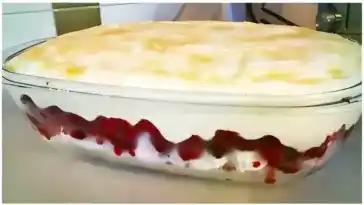 Roter Beerentraum: Ein Leckerer Nachtisch für Genießer