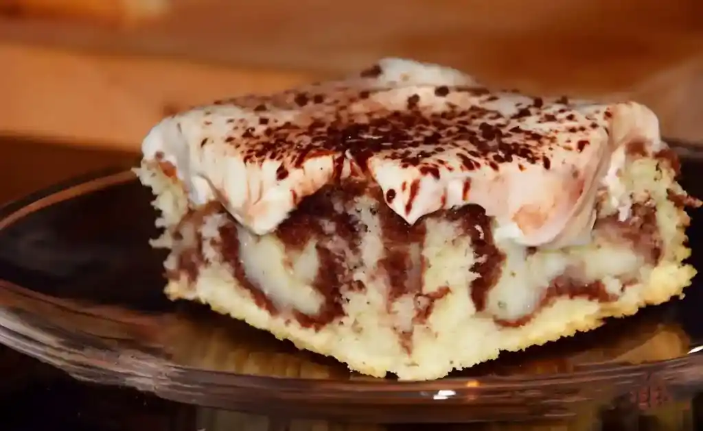 Rührkuchen mit Vanillepudding und Sahnecreme