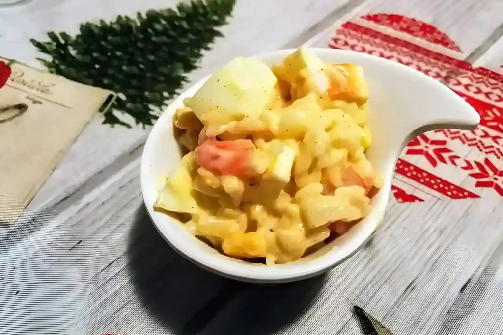 Russischer Reissalat mit Surimi oder Shrimps