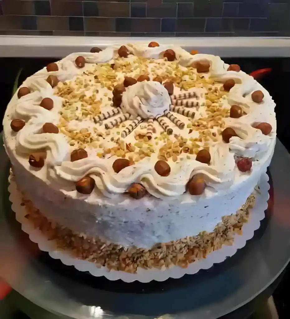 SAHNE-NUSS-TORTE