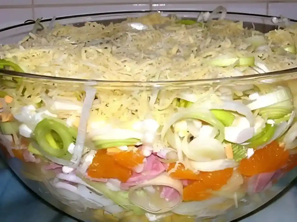 Schichtsalat mit Mandarinen und Ananas