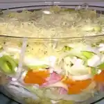 Schichtsalat mit Mandarinen und Ananas