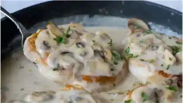 Schnitzel in leckere Crème fraiche Soße