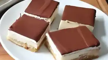 Schokoladige creme schnitten vom blech