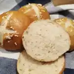 Schwäbische laugenbrötchen