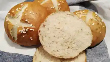 Schwäbische laugenbrötchen