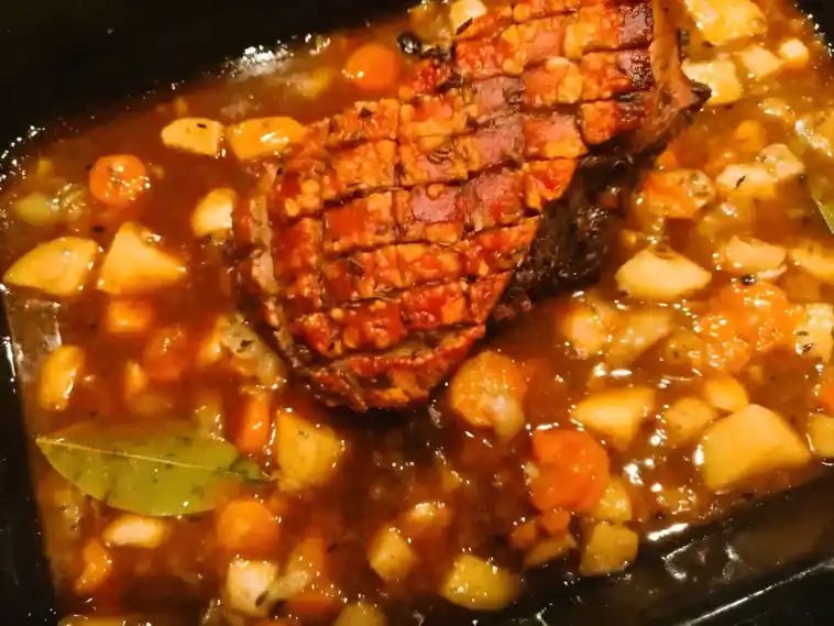 Schweinebraten, resche Kruste, leckere Soße