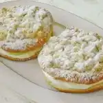 Streuselteilchen gefüllt mit sahnepudding