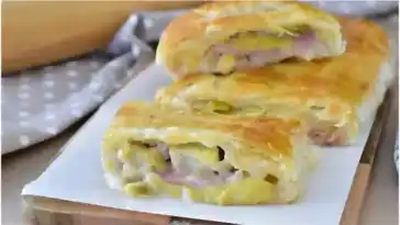 Taschen gefüllt mit Schinken und Käse
