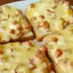Toastbrot mit Schinken und käse überbacken