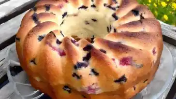 Topfkuchen mit Buttermilch Blaubeeren und Himbeeren 4x