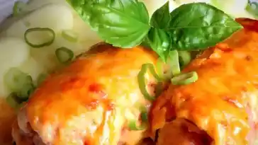 Überbackene Fleischröllchen mit Mozzarella