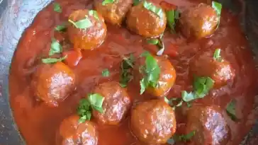 Uberbackene Hackballchen im Tomaten Basilikumsauce 4x