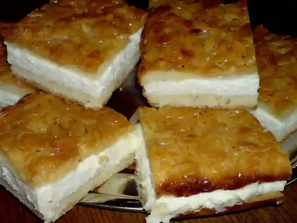 Ultimativer Bienenstich (mit leckerer Pudding – Sahne Füllung)