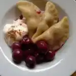 Wareniki mit Kirschen