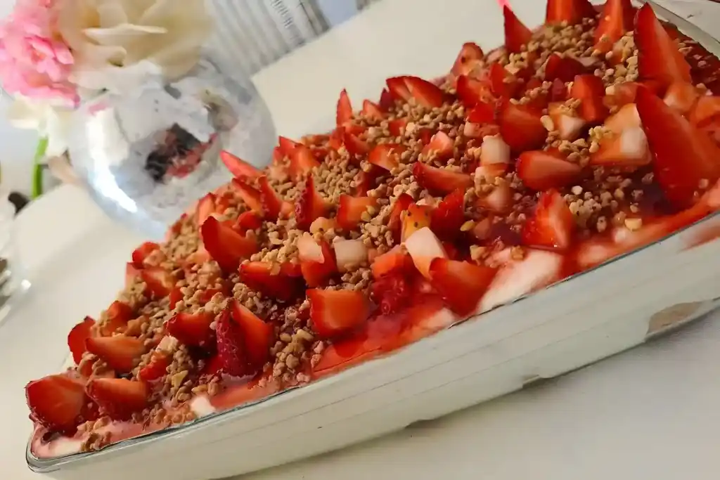 Windbeutel mit Milchmädchen-Quarkcreme und Himbeeren