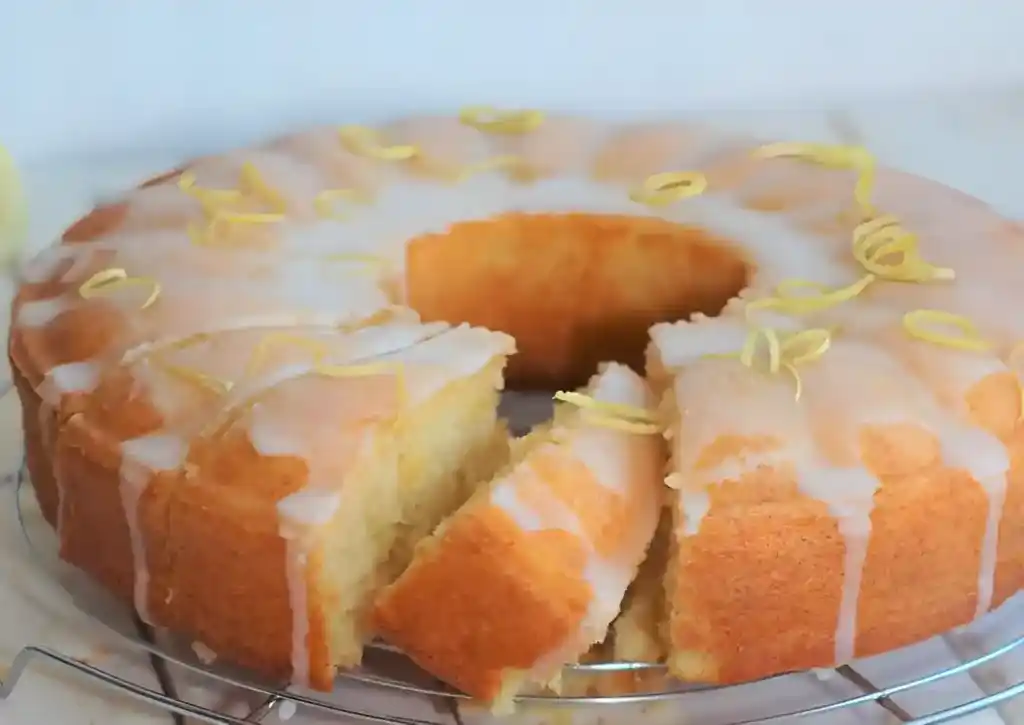 Zitronen-Buttermilch Kuchen