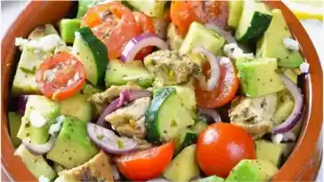 Dieser köstliche Salat entbläht den Bauch und lässt Sie Gewicht verlieren