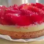 Erdbeerboden mit Vanillepudding samtigem Erdbeerguss low carb W2xEX 4x 2n